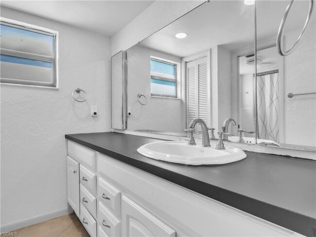 Building Photo - 3859 SE 7th Pl