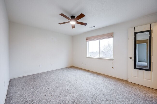 Building Photo - MOVE-IN SPECIAL! Bright & Spacious 4-Bedroom Home in One of Pullman’s Most Desirable Neighborhoods