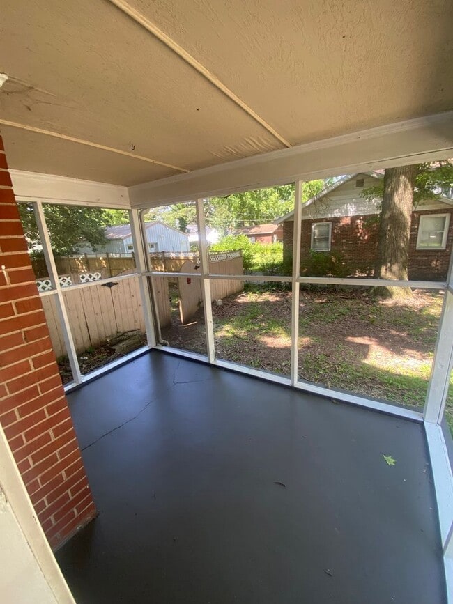 Building Photo - Charming 4-Bedroom Home with Sunroom, Fenc...
