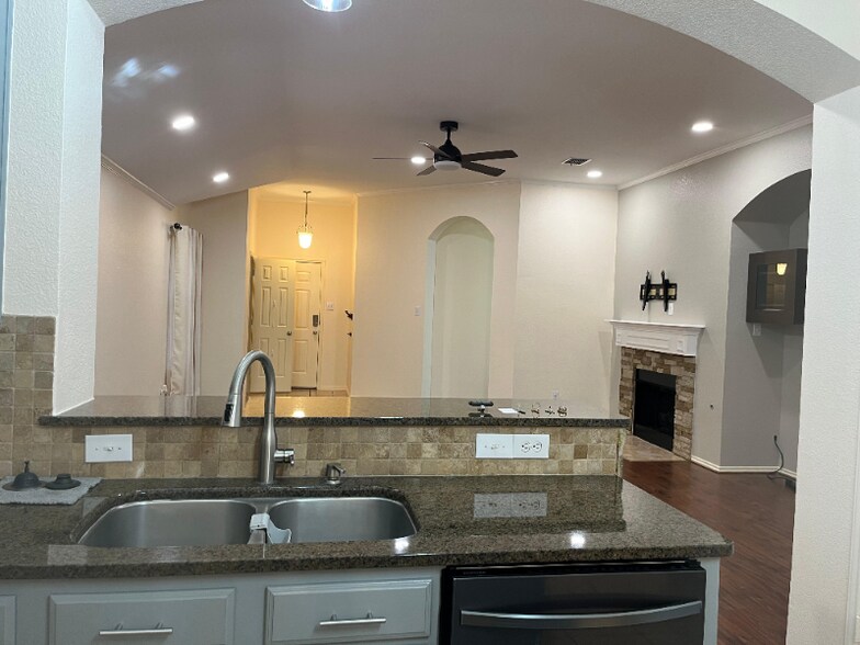 Building Photo - 615 Denali Dr