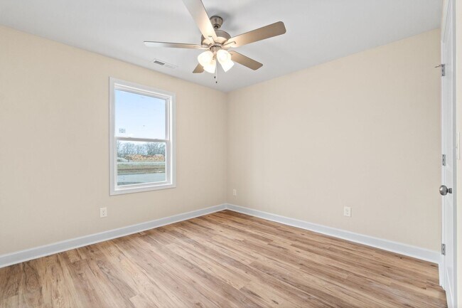 Building Photo - Comfort & Convenience in Guthrie, KY