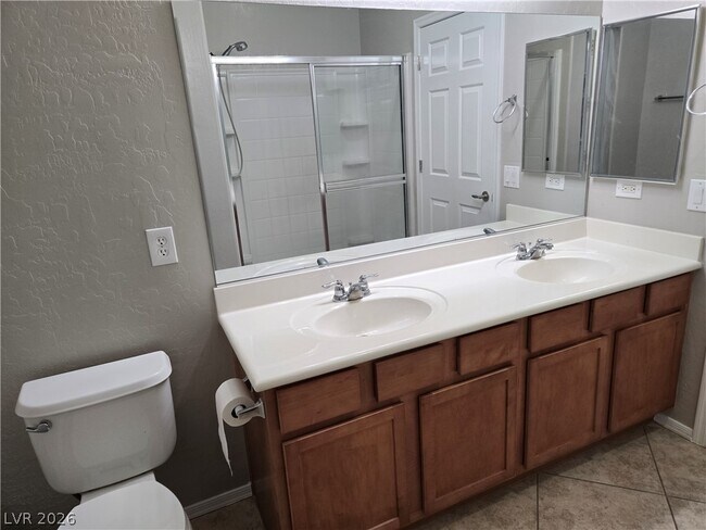 Building Photo - 6868 Sky Pointe Dr