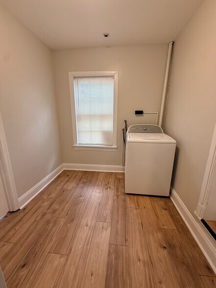 Building Photo - 1631 Mount Rose Ave