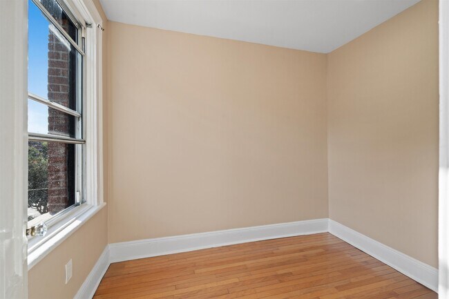 Building Photo - 276 4th St