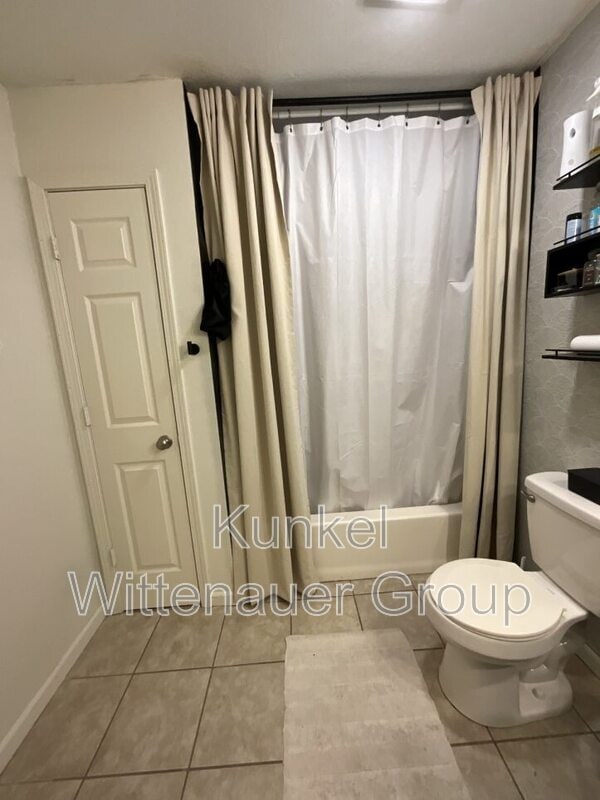 Building Photo - 1935 Chevy Dr