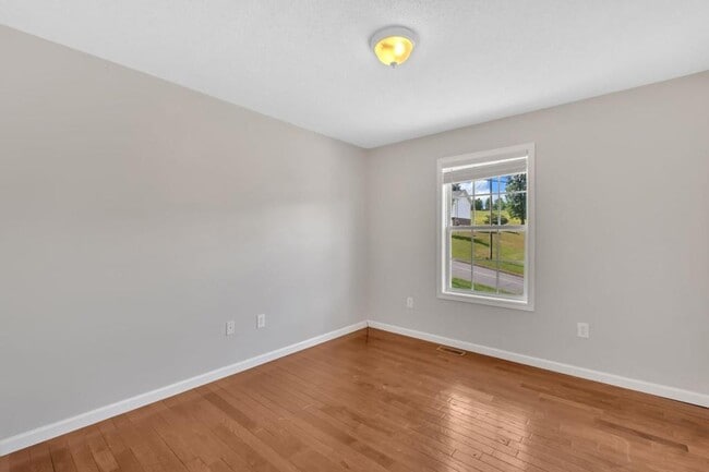 Building Photo - 227 Valley Crest Dr