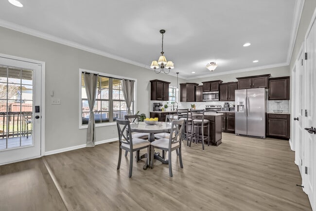 Building Photo - 1467 Raven Rd