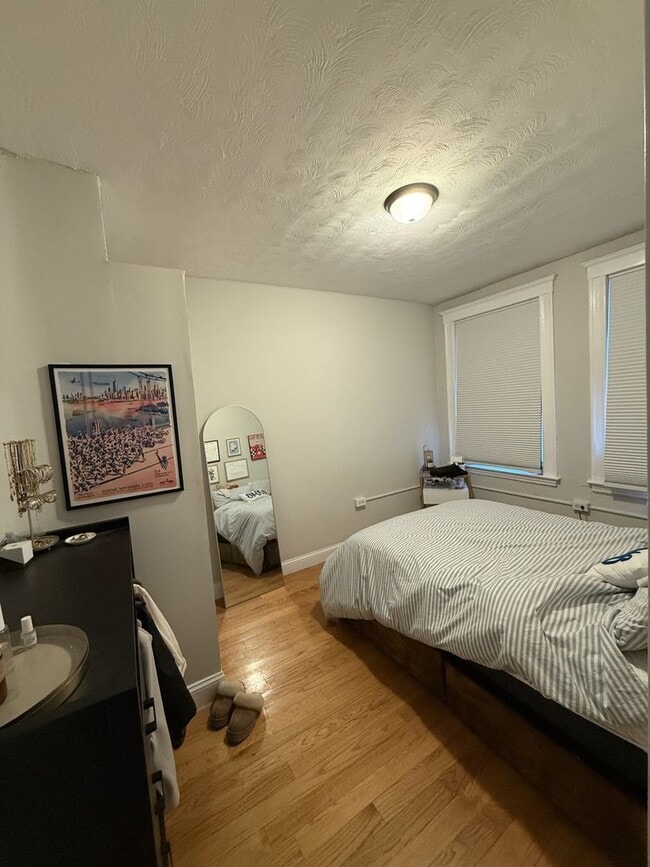 Building Photo - Rare 3 bed 2 bath in the North End... DON'T MISS OUT!!!