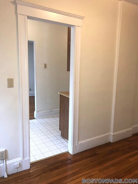 Building Photo - 53 Fellsway W