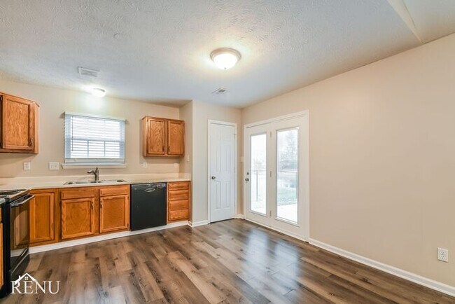 Building Photo - 643 E Pine Ridge Dr