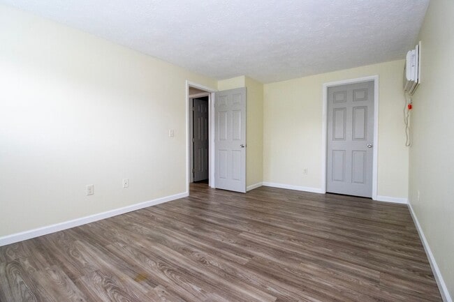 Building Photo - Two bedroom apartment