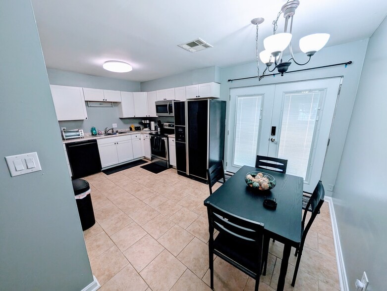 Building Photo - 550 Darby Creek Rd