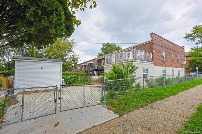Building Photo - 90-01 70th Dr