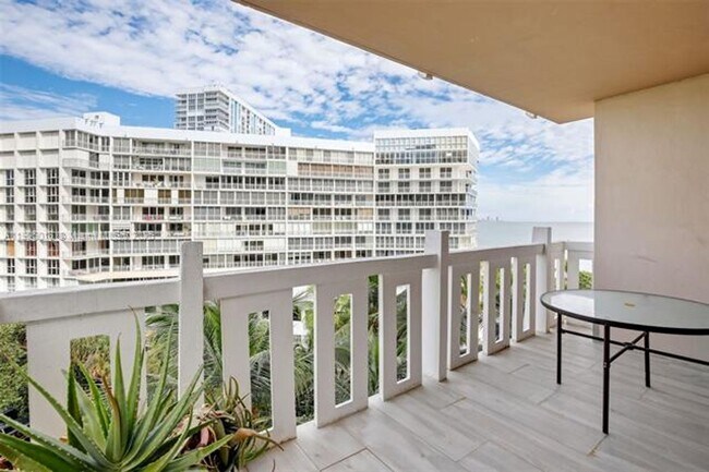 Building Photo - 1111 Crandon Blvd