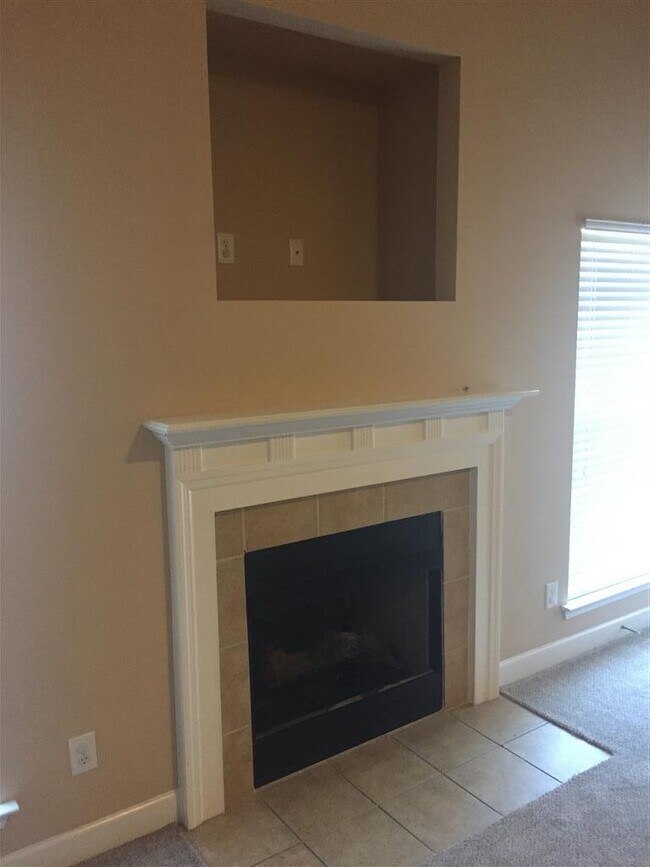 Building Photo - Large townhome near Percy Priest Lake