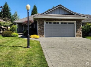 Building Photo - 2 bed plus office, 2 bathroom condo in Sun...