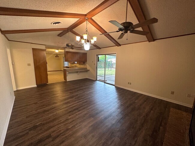 Building Photo - COMING SOON--Spacious 3 Bedroom 2 Bath Hom...
