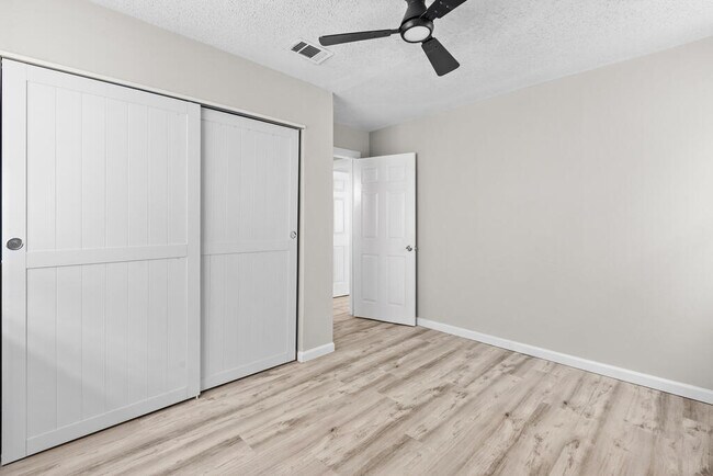 Building Photo - 2105 Butternut Ln