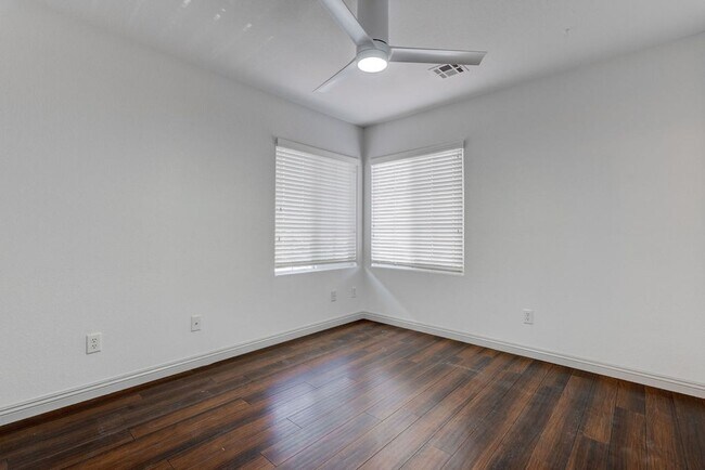 Building Photo - 9931 Rockside Ave