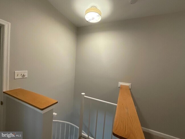 Building Photo - 9808 Lake Point Ct