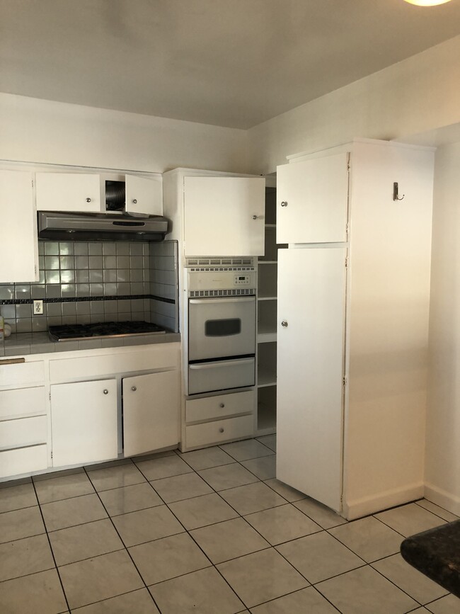 Building Photo - 1114 N Harper Ave