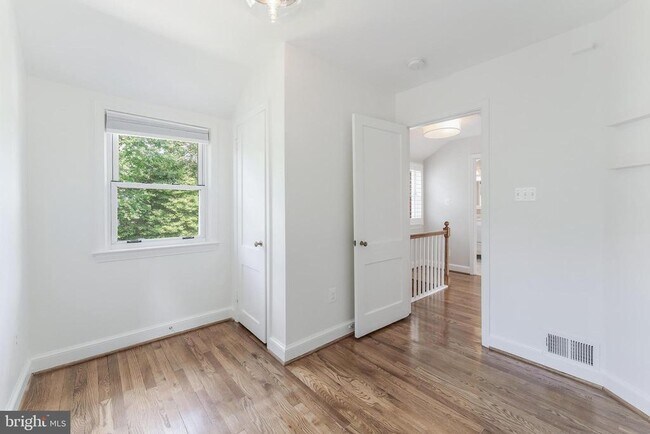 Building Photo - 1709 Patrick Henry Dr