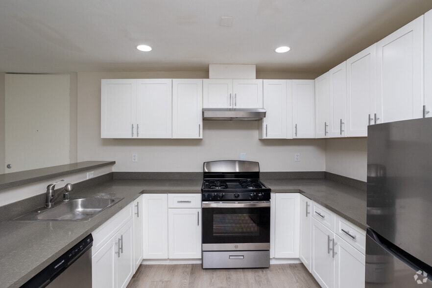 Kitchen 2BR 2 BA2 - 932 Maltman Ave.