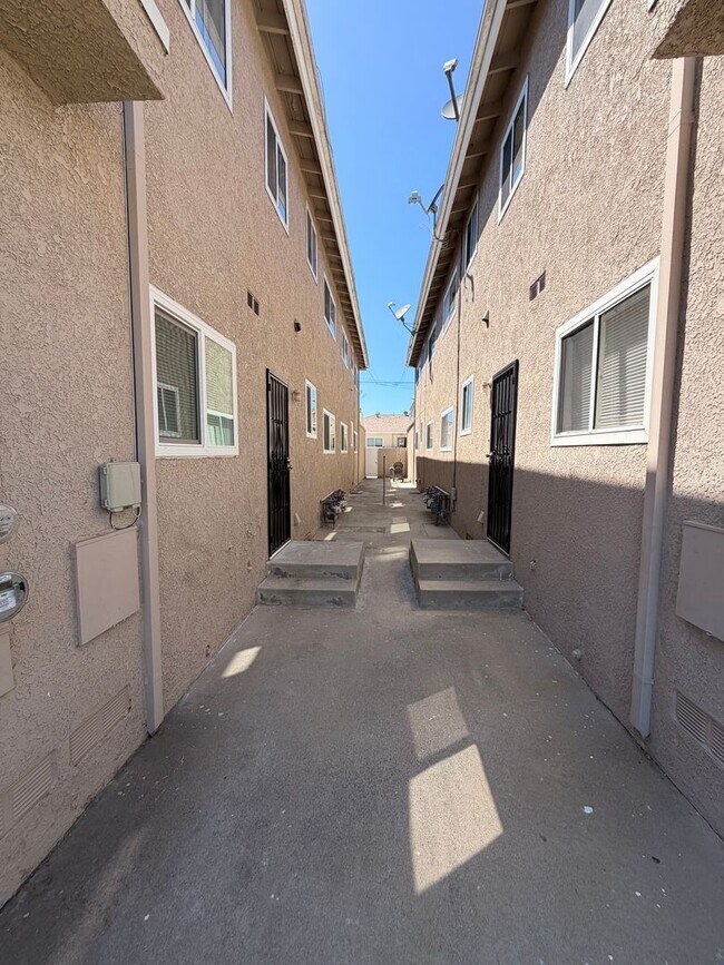 Building Photo - Completely Remodeled 2 Bed, 1 Bath in San Pedro w/ Garage Parking!
