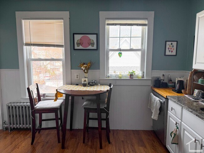 Building Photo - Beautiful Sunny Brighton 3-Bed w/ Parking