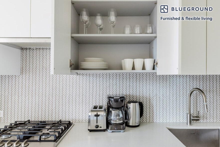 Building Photo - 243 W 28th St