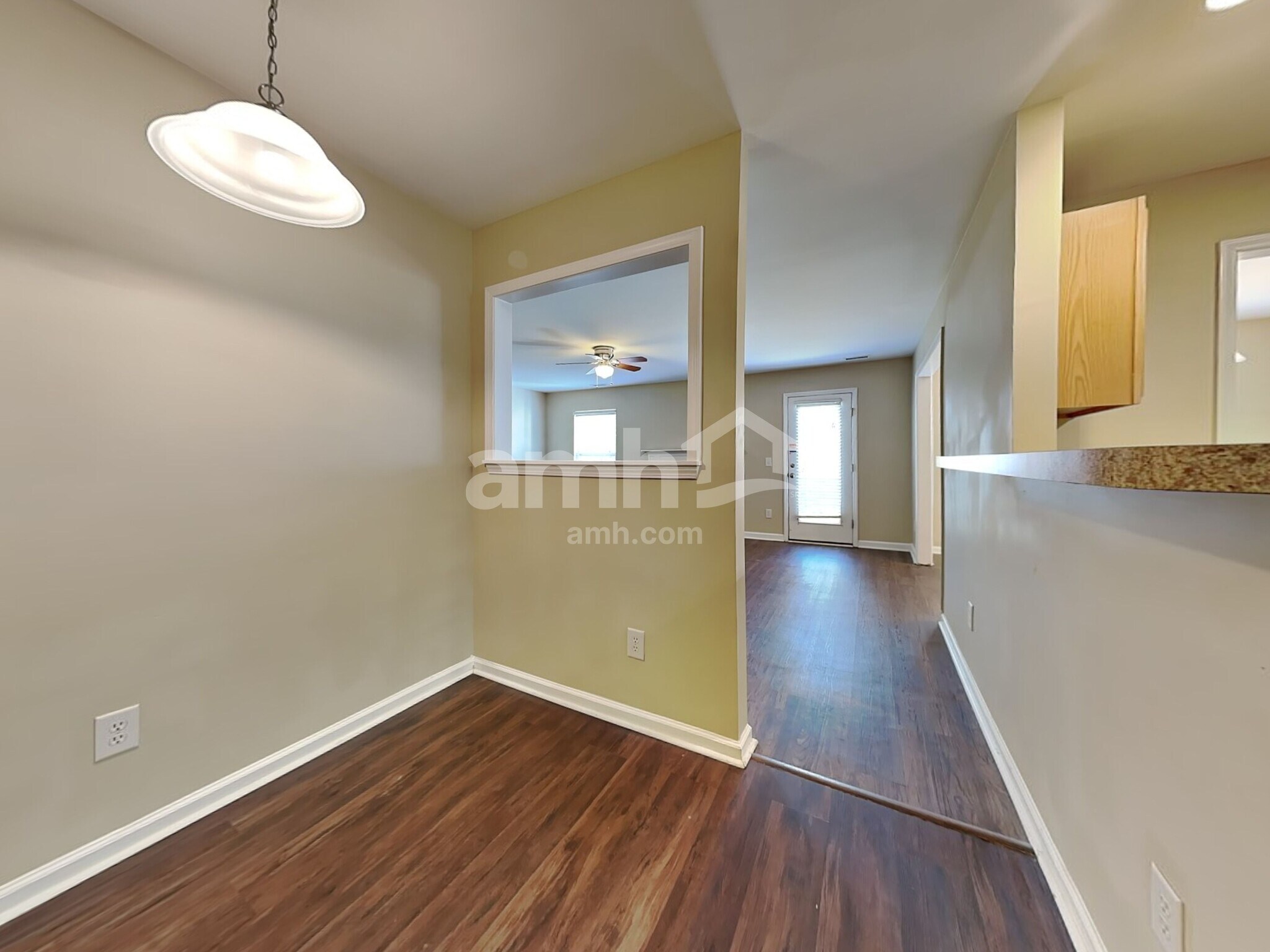 Building Photo - 1528 Pebble Ridge Dr