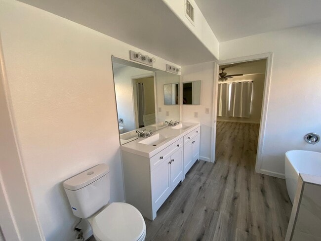 Building Photo - 10254 Hopi Ln