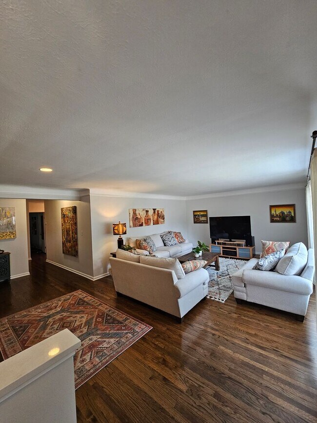 Building Photo - 5648 Beacon Hill Dr