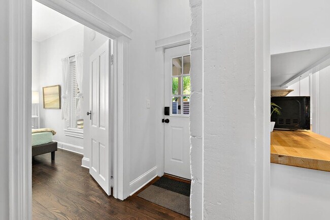 Building Photo - 17 Old Mission Ave