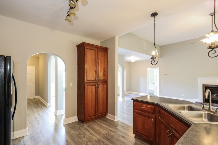 Building Photo - 905 Vandiver Ct