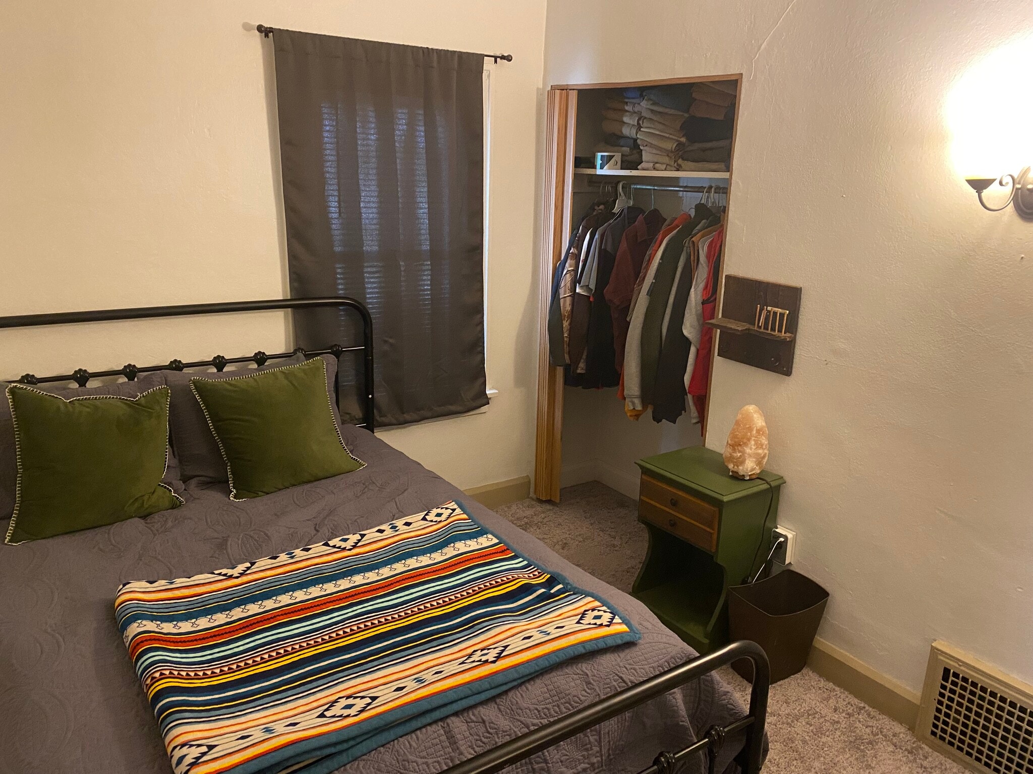 Building Photo - 2617 Maple Ave NE