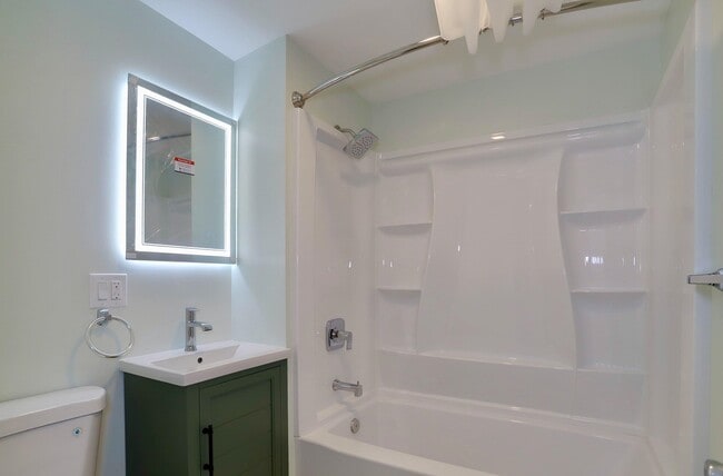 Building Photo - 237 Whiton St