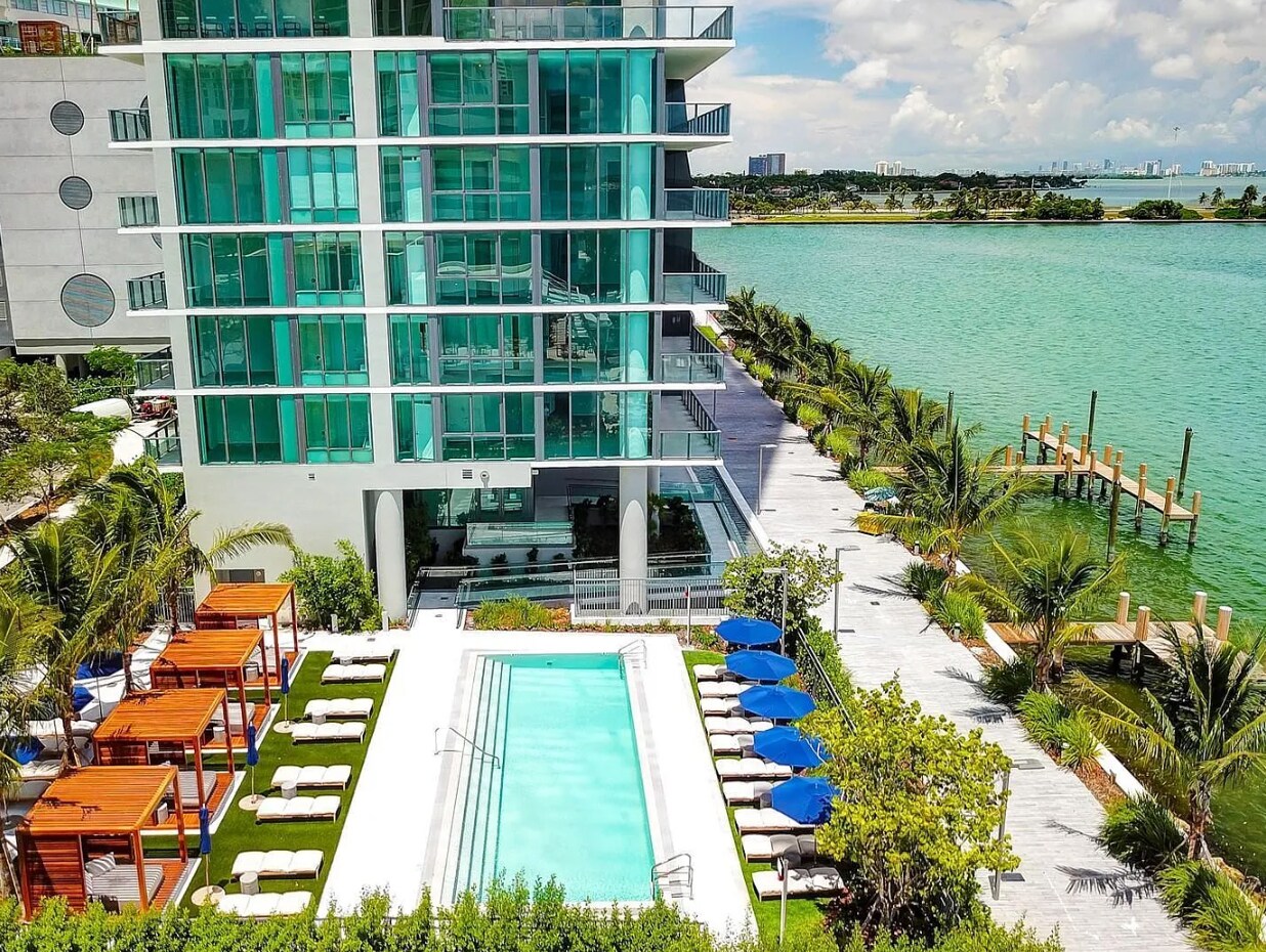 Building Photo - 3131 NE 7th Ave