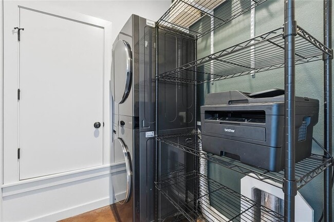 Building Photo - 10412 Parkwood Dr