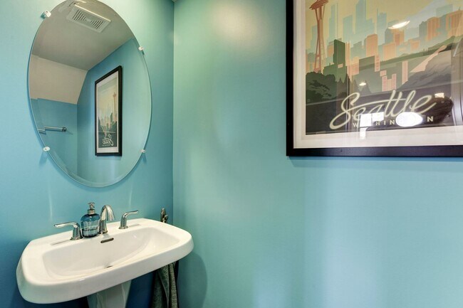 Building Photo - 3 Bed 4.5 Bath - Silver Spring Townhouse i...