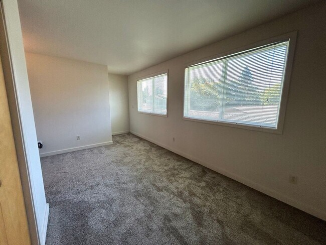 Building Photo - 1308 N Brooklane St