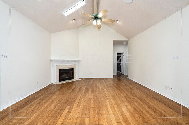 Building Photo - Daphne 3BR/2BA + Bonus Den – Spacious, Stylish & Full of Charm!