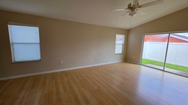Building Photo - 4900 NE 123rd Ln