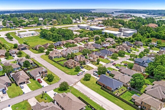 Building Photo - 18436 Sunrise Pines Dr