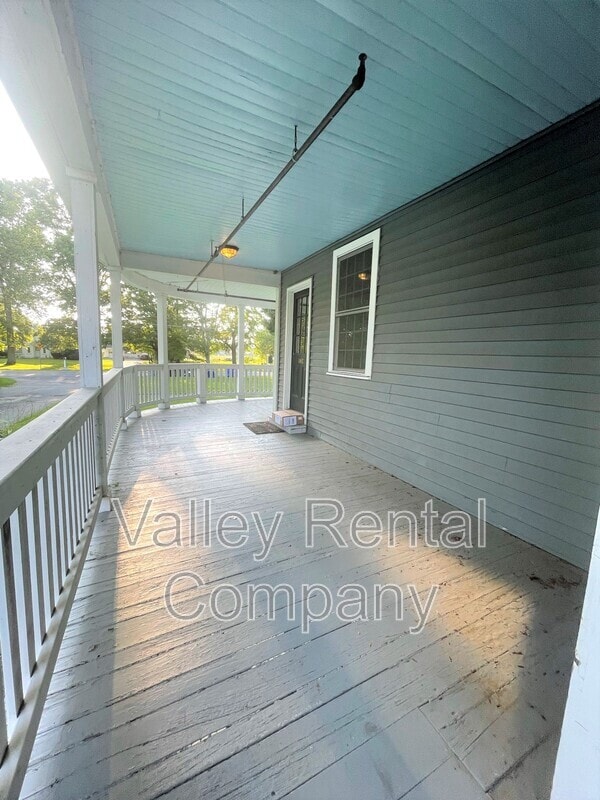 Building Photo - 132 Middle St