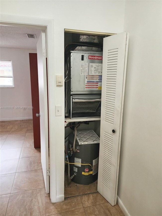 Building Photo - 562 NW 82nd Pl