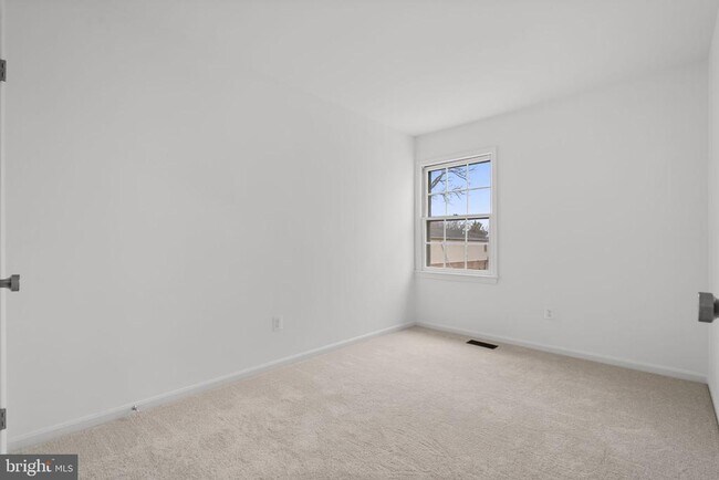 Building Photo - 119 E Main St