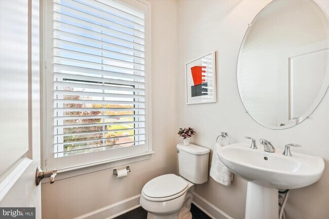 Building Photo - 4709 Van Buren St