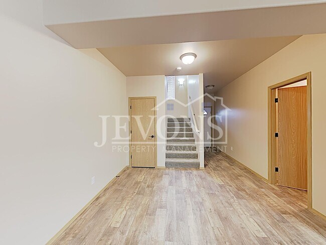 Building Photo - 708 N 29th Ave