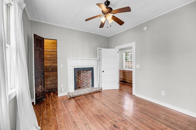 Building Photo - $500.00 OFF FIRST MONTHS MOVE IN SPECIAL W...